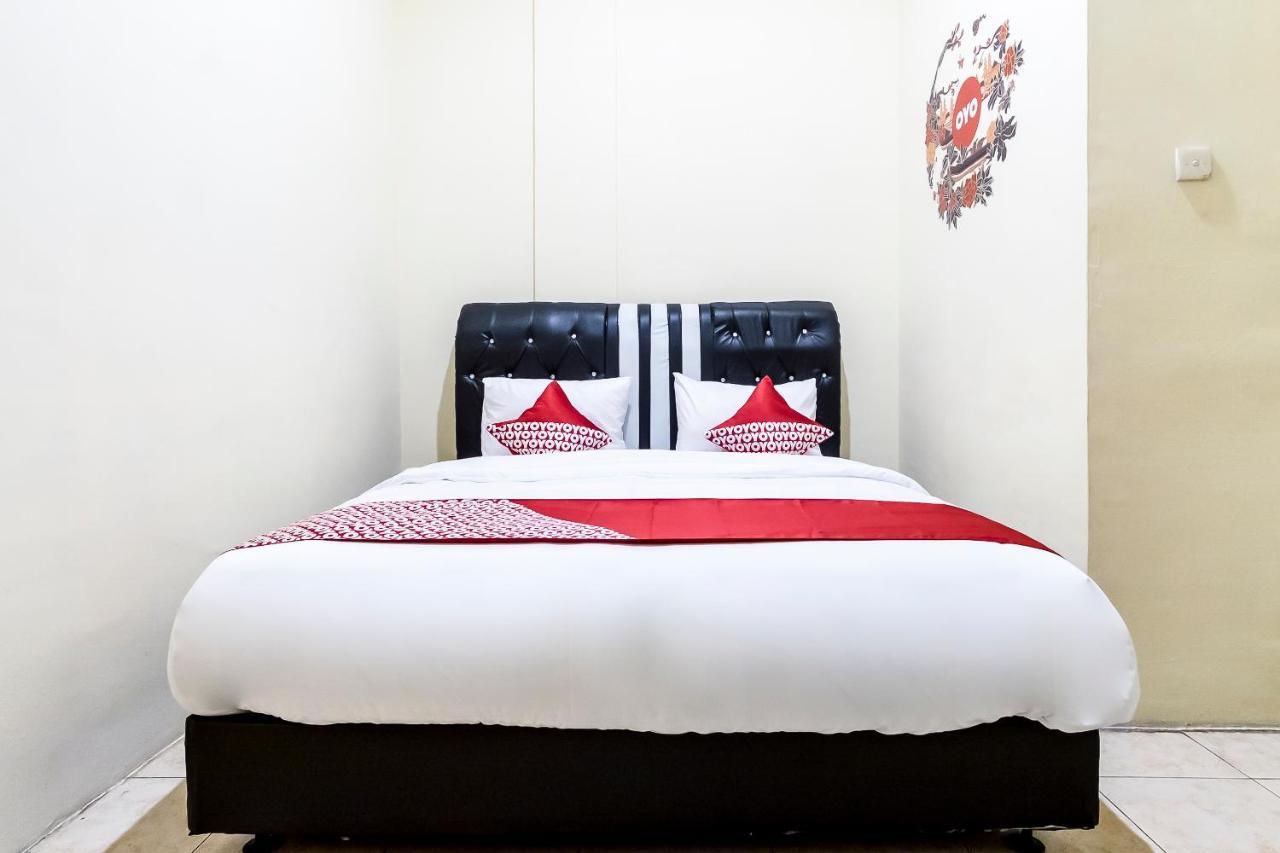 Oyo 723 Nia Mandiri Syariah Hotel 2*