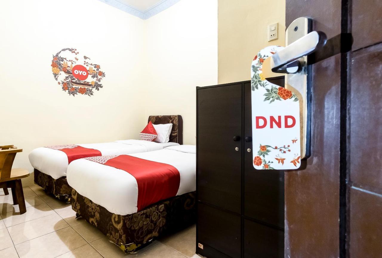 Oyo 723 Nia Mandiri Syariah Hotel 2*